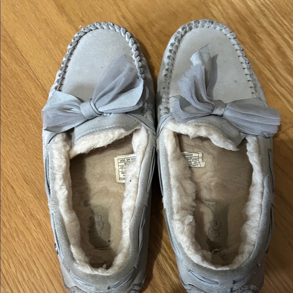 UGG Women's Light Gray Bow Slippers